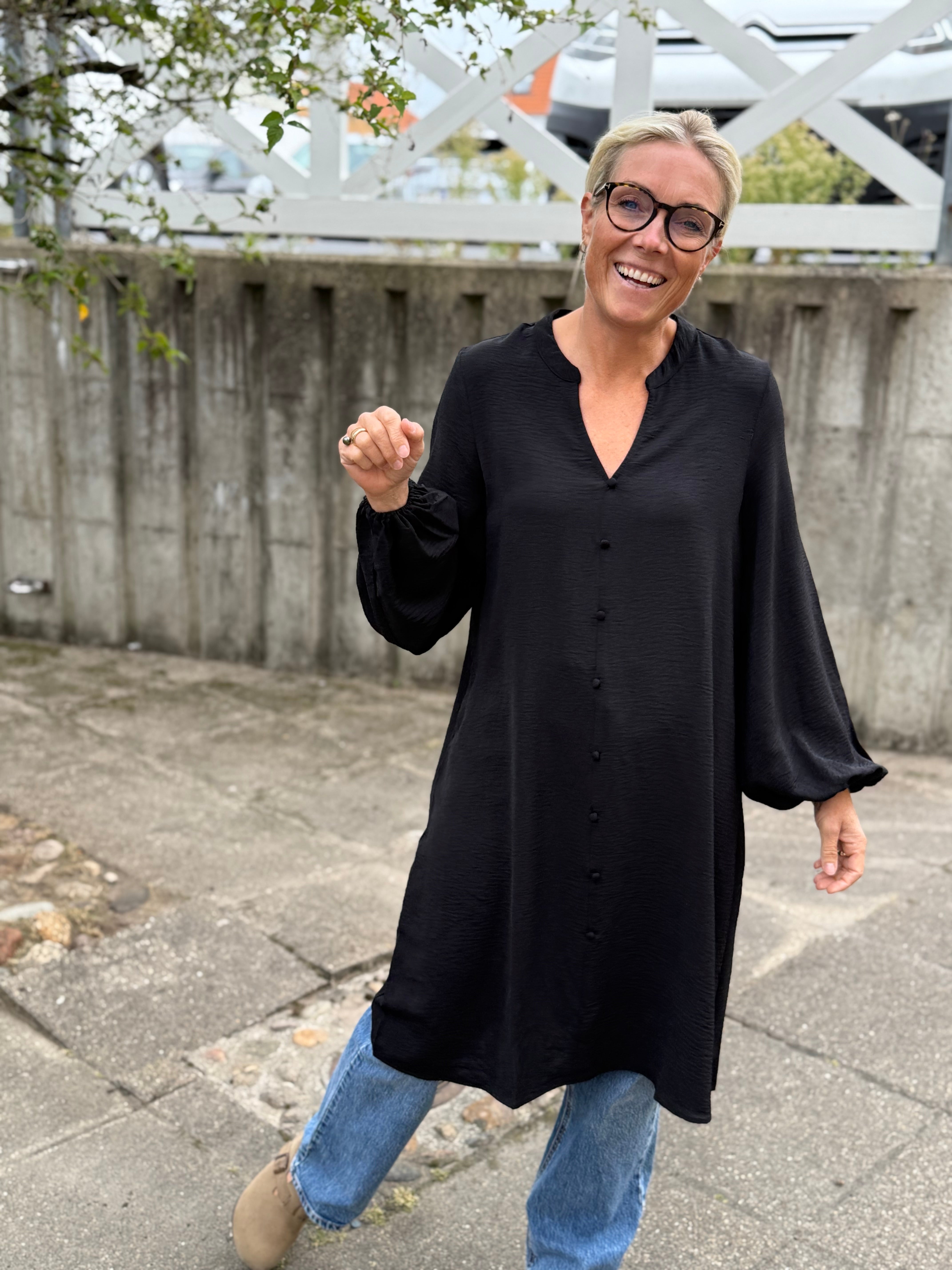 VMALVA Midi Dress - Black